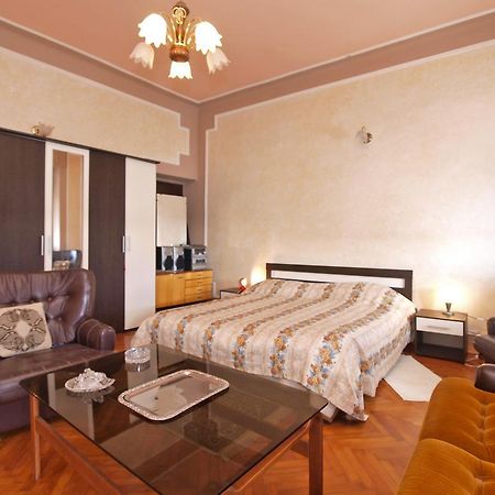 Apartments By The Sea 1050 Ровинь Экстерьер фото